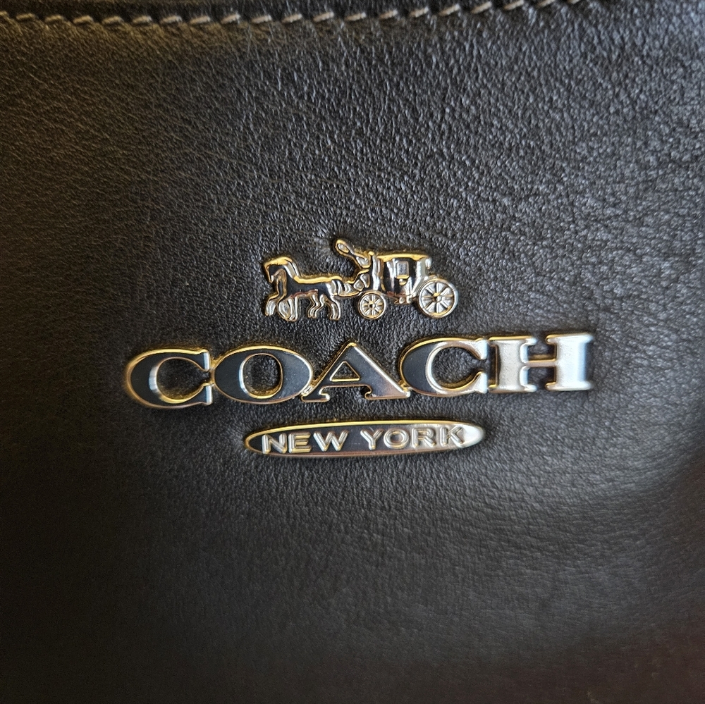 Coach Crossbody Bag - Picture 4 of 9